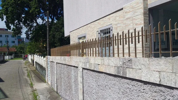 cerca de proteção /ferro GALVANIZADO.