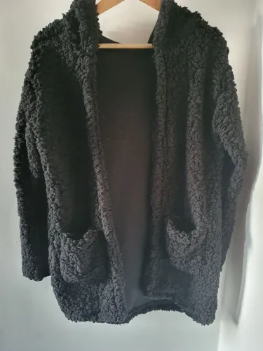 Casaco teddy de pelúcia com capuz 