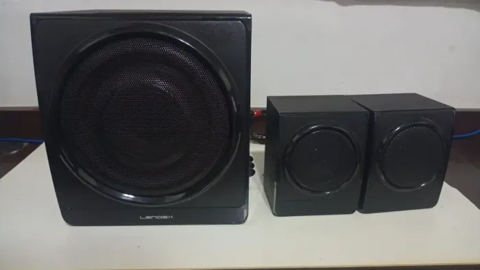 Caixa De Som Subwoofer 2.1 lendex Para Tv Smart Pc Preto