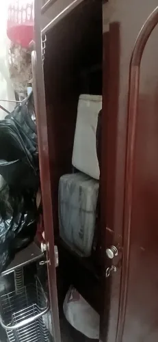 Guarda-Roupa Marrom com Amplo Espaço Interno