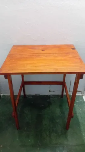 Escrivaninha/Mesa de Madeira 