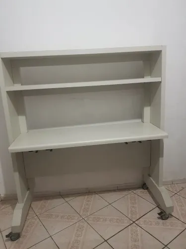 2 Cadeiras giratória e balcão de escritório 