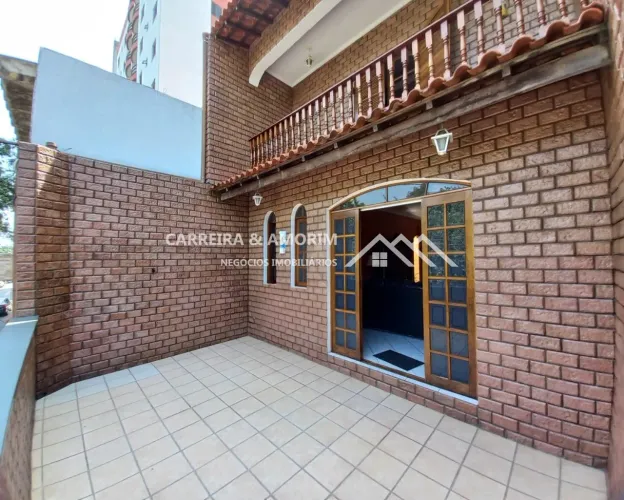 CASA A VENDA, SOBRADO 4 DORMITÓRIOS, SUÍTE, VARANDA, QUINTAL, ESPAÇO GOURMET, 2 VAGAS COBE