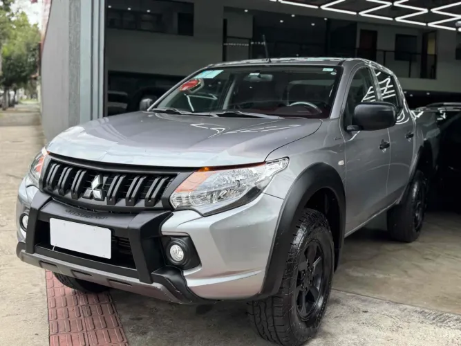 Mitsubishi L200 triton 2024 2.4 16v turbo diesel outdoor glx cd 4x4 manual