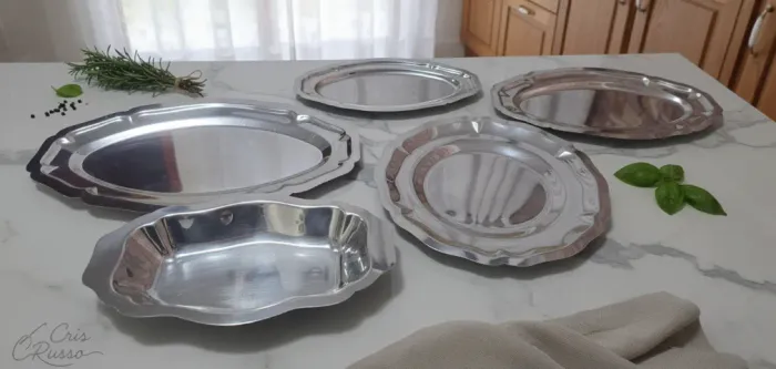 Conjunto de 5 bandejas ovais prateadas usadas - ideal para servir alimentos