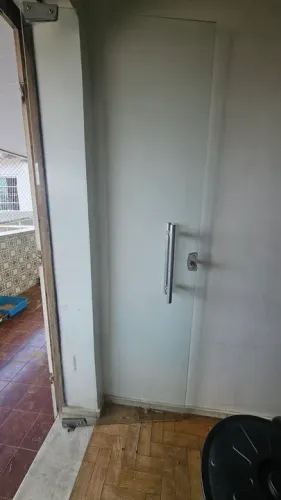 Porta de vidro temperado 2,10 x0,77 para área interna ou externa.
