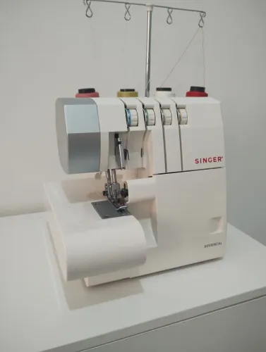 Máquina Singer Ultralock 14SH754 Semi-nova 