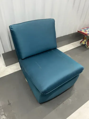 POLTRONA AZUL MODERNA E CONFORTÁVEL - ÓTIMO CUSTO-BENEFÍCIO