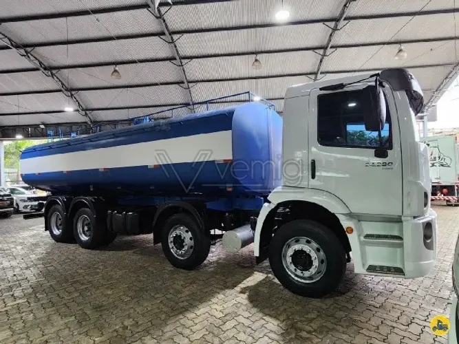 CAMINHÃO TANQUE PARA VARIAS FINALIDADES EM ESPECIAL ÁGUA 