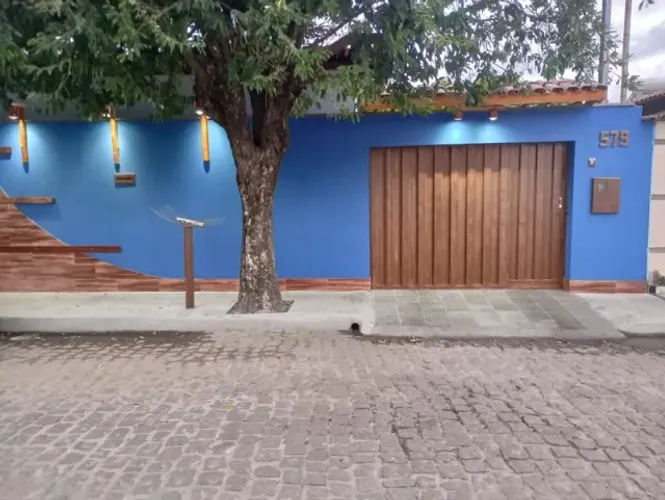 VENDE SE CASA 4 QUARTOS 4 VAGAS - 624 M² CENTRO - TAIOBEIRAS/MG.
