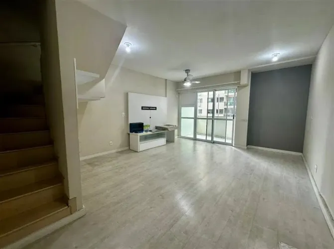 OPORTUNIDADE - TOP DUPLEX - 2 QUARTOS - SUÍTE - 94m²