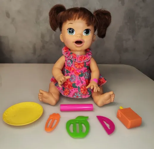 Baby alive comilona fala português e mexe a boca