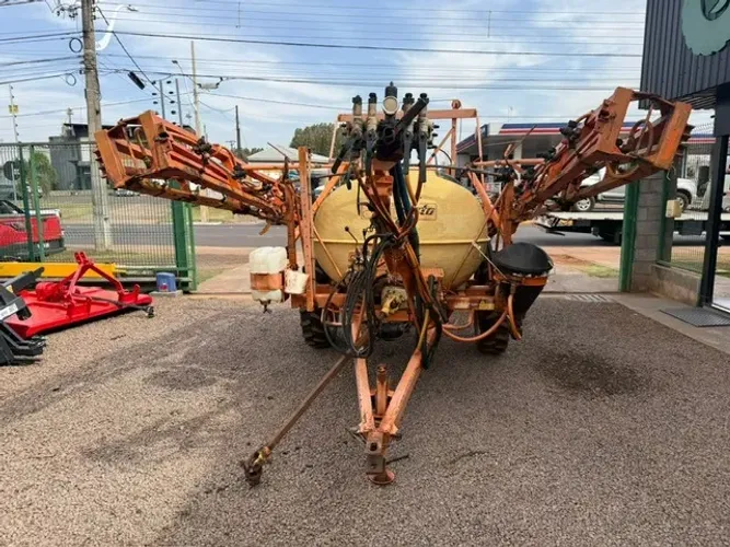 Pulverizador Jacto Columbia Cross ano 2000