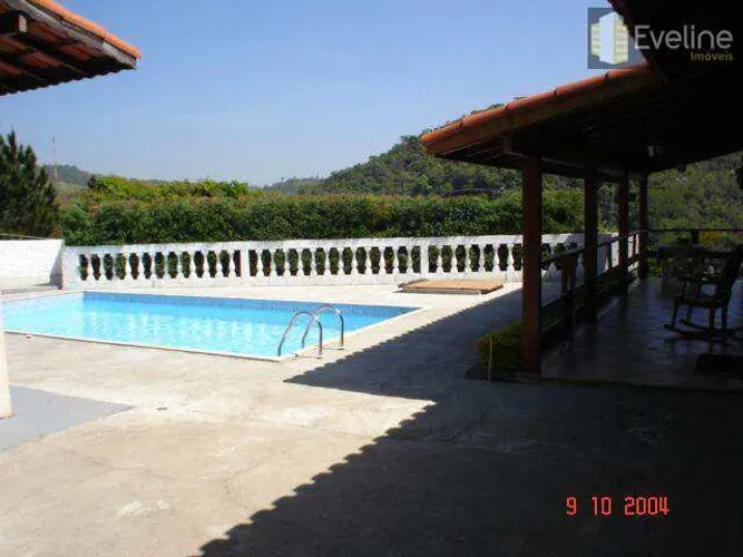 Guararema - Chácara a Venda c/ Piscina - 2 Dms (1 Suíte) 300m²