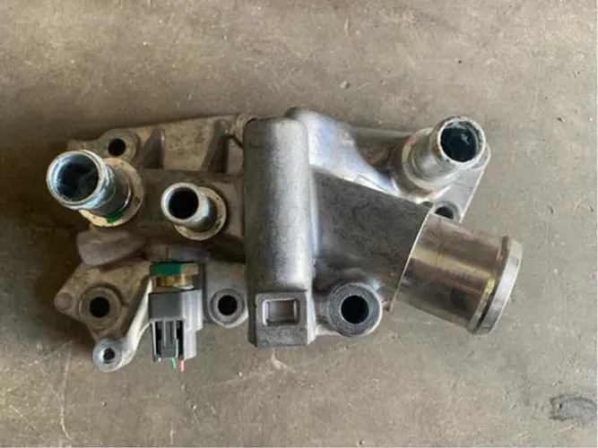 Carcaça Válvula Termostática Nissan Kicks