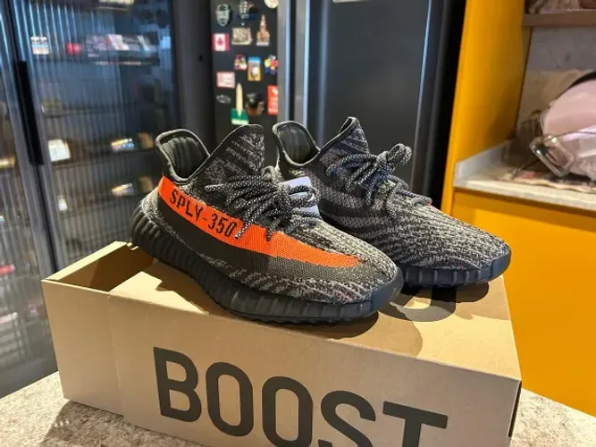 Yeezy 350 v2 Carbon Beluga / Novo / Original / Tam 40