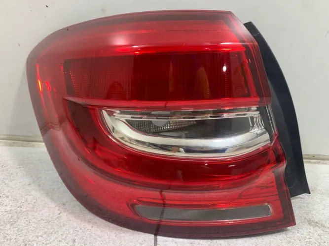 Lanterna lado esquerdo Renault Sandero 2020/2024 recuperado