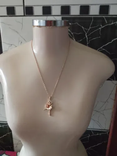 Colar folheado a ouro rose 18k com pingente bailarina
