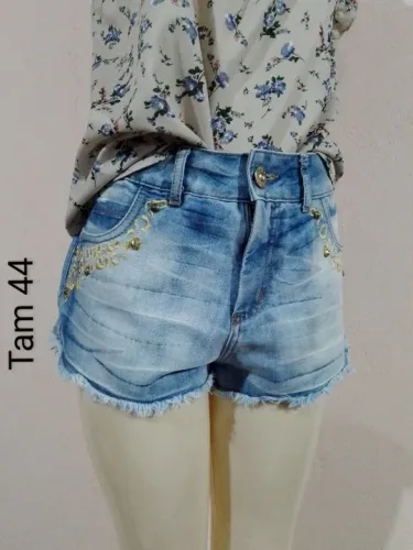 Short Jeans Feminino com Detalhe bordado nos bolsos Tam 44