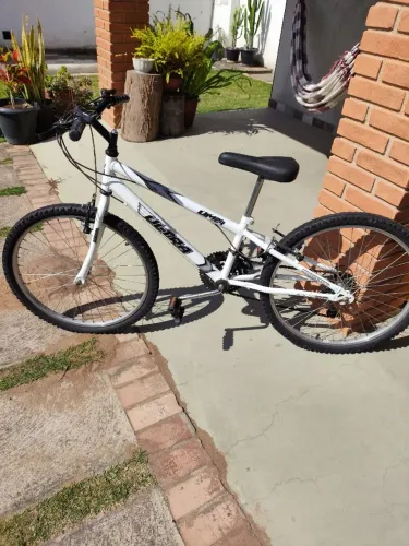 Bicicleta aro 24 com marcha