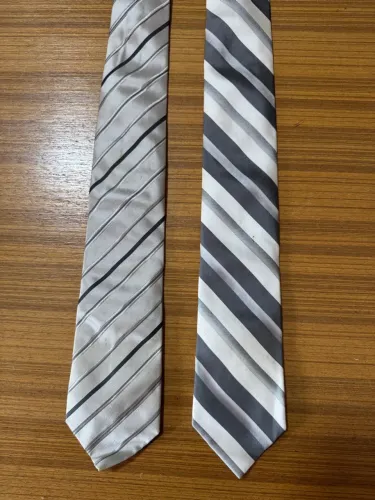 Gravatas Listradas Elegantes diversas - Cinza e Branco KALVIN KLEIN VR