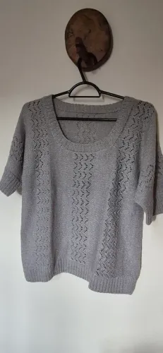 Suéter cinza com detalhes em tricot