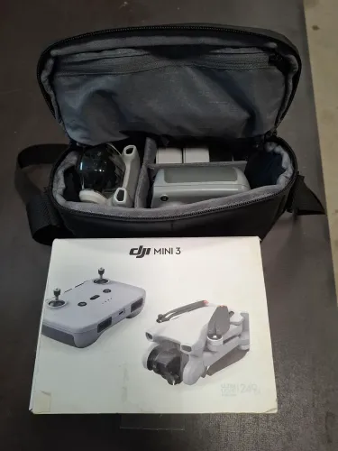 Drone DJI Mini 3 zerado + 2 baterias + bolsa e carregador para 3 baterias