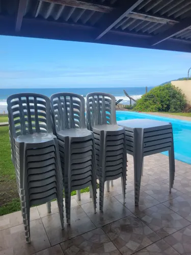 Mesas e cadeiras para alugar