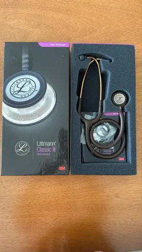Kit Profissional: Estetoscópio Littmann Classic III + Esfigmomanômetro Welch Allyn