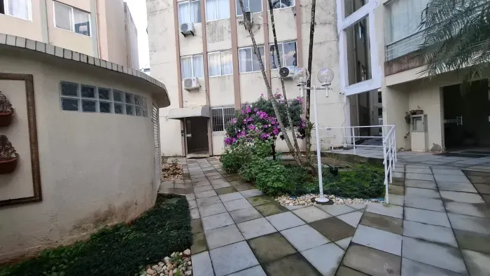 Kitnet à venda próxima à UFSC Com vaga de garagem
