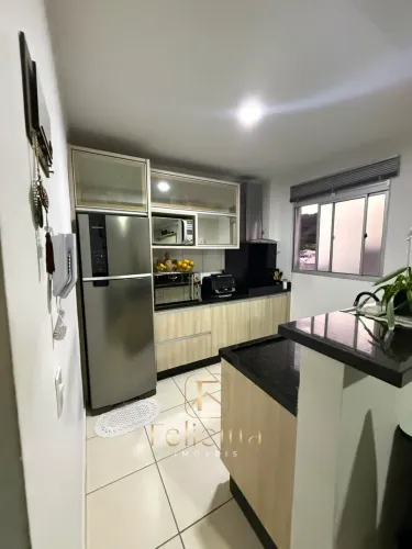Apartamento de 2 dormitórios com planejados e excelente localização em São José