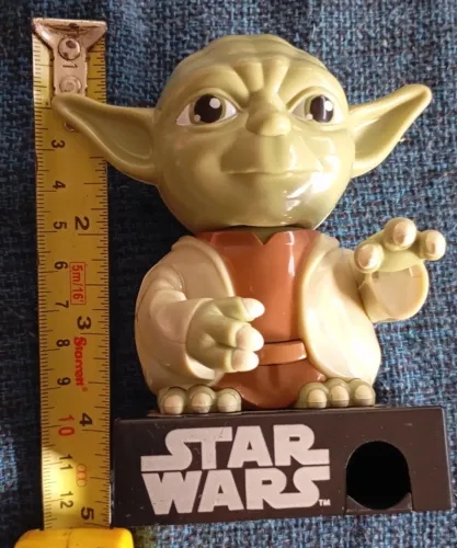 Boneco Star Wars Yoda Dispenser