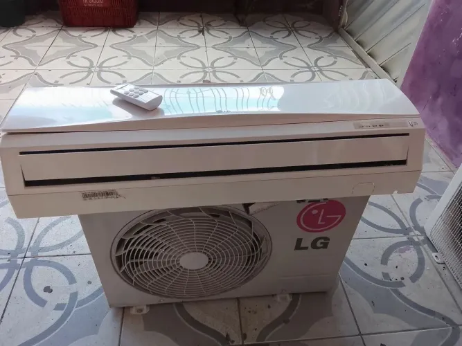 Ar-condicionado lg 9mil btus, com vazamento de gás 