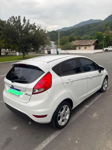 Ford Fiesta 1.6 16V Flex Mec. 5P 2015