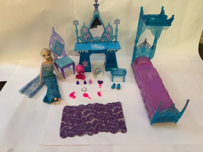Cama e penteadeira da Frozen originais! 