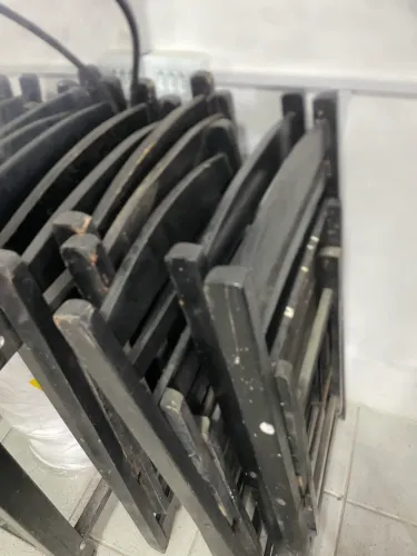 Vendo 2 conjuntos de mesa com cadeira