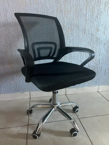 Cadeira de escritório giratória com rodinha