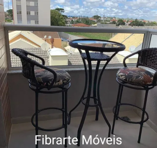 Bistrô com banquetes giratórias