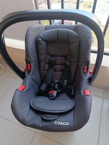 Cadeirinha com capota de bebê Cosco 0-13kg