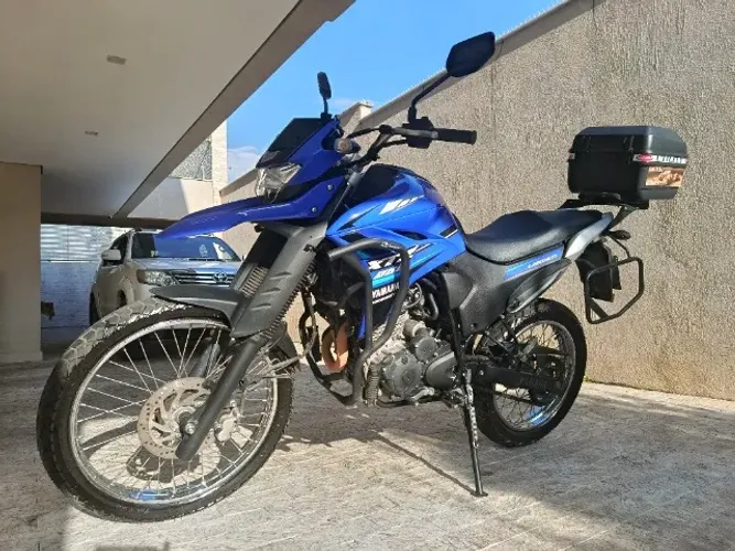 Vendo Lander 2023 ,moto zera com os plásticos no tanque de fábrica 