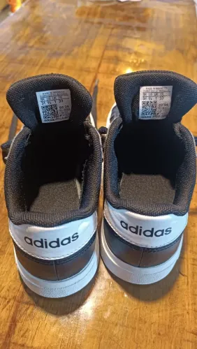 Tênis Adidas infantil tamanho 31