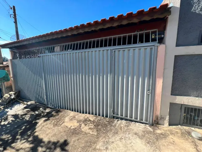 Casa 4 dormitórios para Locação R$2.500 | Parque dos Estados Louveira/SP
