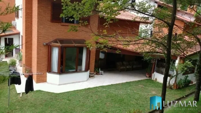 Excelente casa em condomínio no Horto do Ype com 4 dormitórios