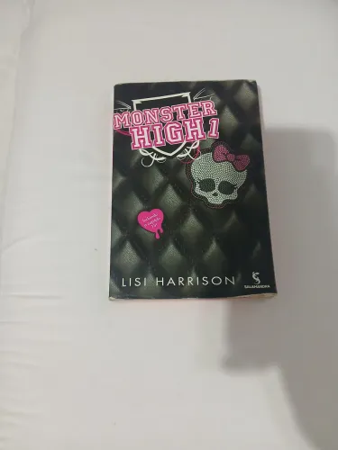 Livro monster high 1 incluindo o capitulo 13