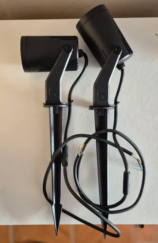 Kit 2 Espeto de Jardim LED Grande Antiofuscante 20W