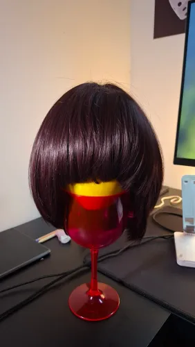 Wig Bob Curta Vinho/Bordô com Franja