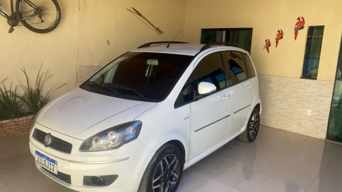 Fiat Idea Sporting Dualogic 1.8 Flex 16V 5P 2011