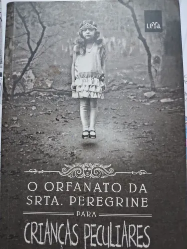 Livro " O Orfanato da Srta. Peregrine Para Crianças Peculiares" Ransom Riggs