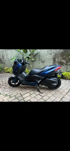 Moto em excelente estado sou segundo dono, revisão em concessionária
