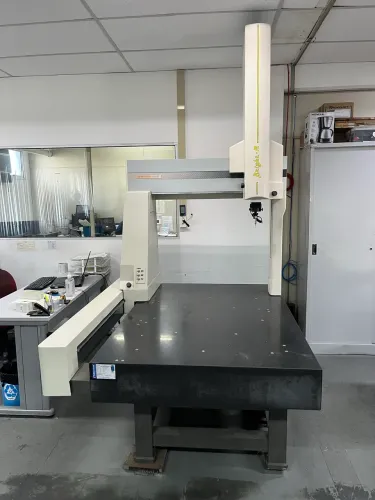 Maquina Tridimensional Manual marca Mitutoyo modelo Bright M-507